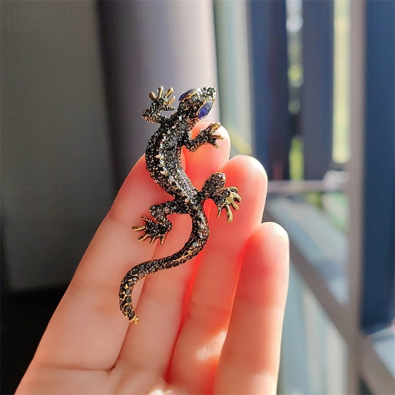 Personality Vintage Lizard Brooch Encrusted with Diamonds Women's