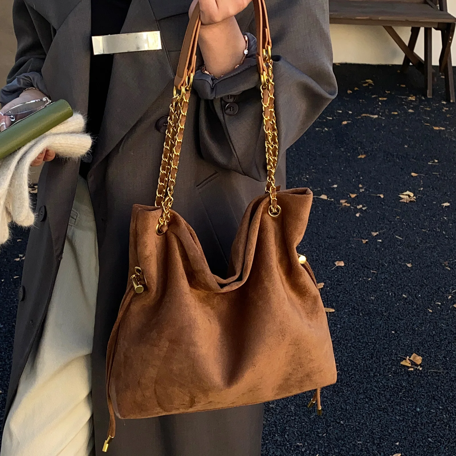 Women Matte PU Drawstring Tote Bag Chain Handbag Crossbody Bag Large Capacity for Travel Shopping Daily Use