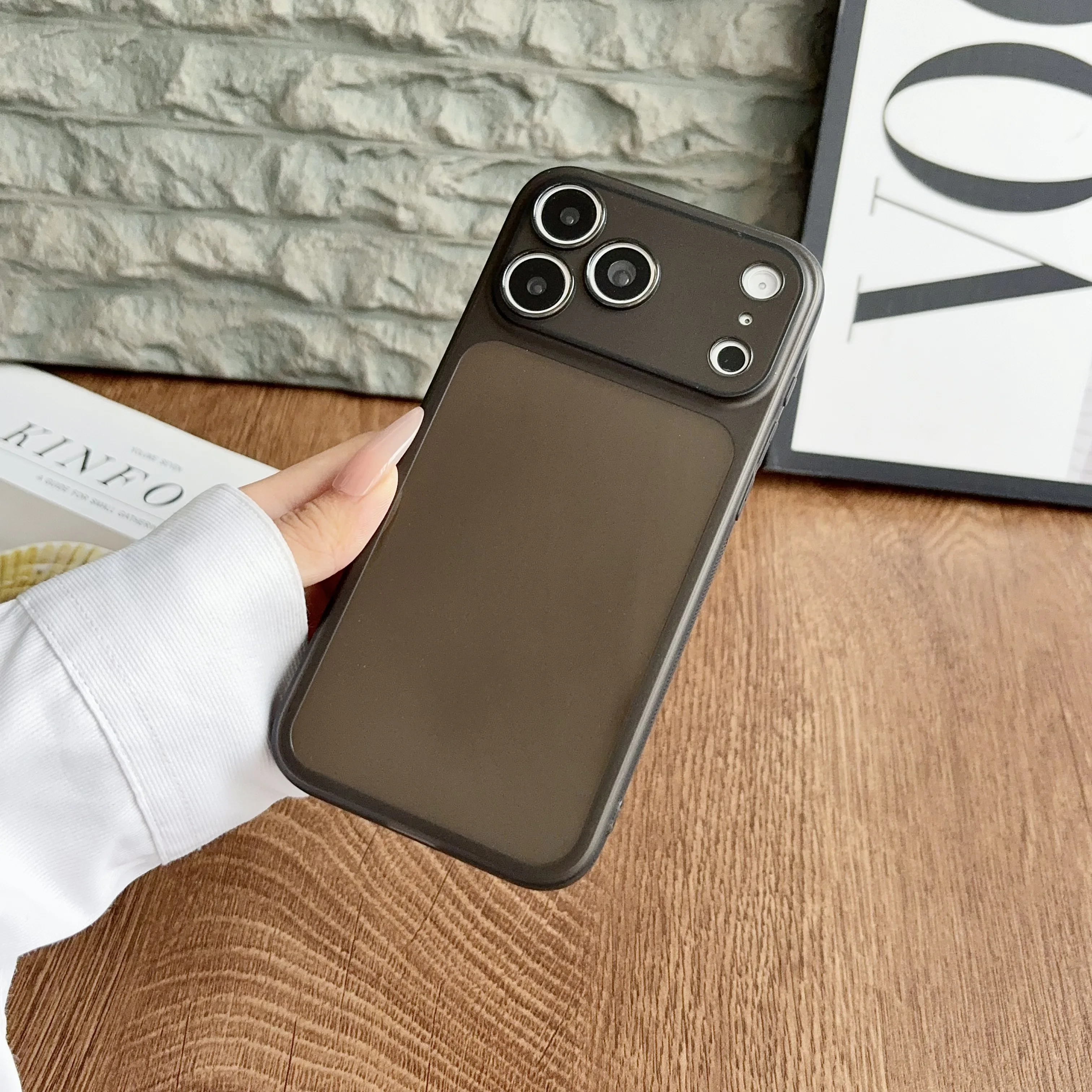 Luxury Ultra Thin Soft TPU Phone Case with Slim Matte Mirror Surface and Translucent Silicone Exterior