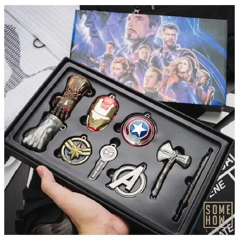 Marvel Figure Ornament Toys Thor Ax Iron Man Thanos Glove Portachiavi Avengers Endgame Car Key Marvels Ciondolo Compleanno Deco Regalo