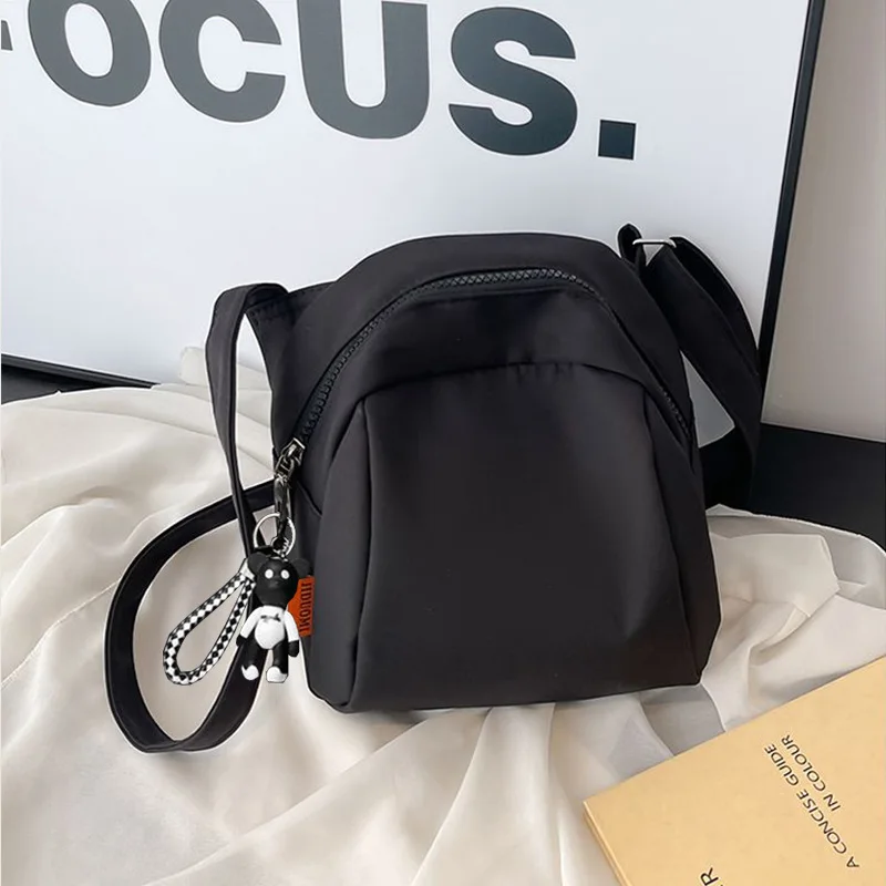 2025 new single shoulder small bag, women's crossbody bag, women's casual bag, versatile and fashionable women's nylon cloth she