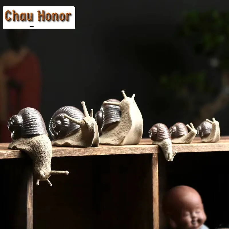 Small Snail Ceramic Tea Pet Japanese Tea Spirit Tea Figurine Play Toys Tea Statue Ornaments Can Be Raised Tea Ceremony Supplies
