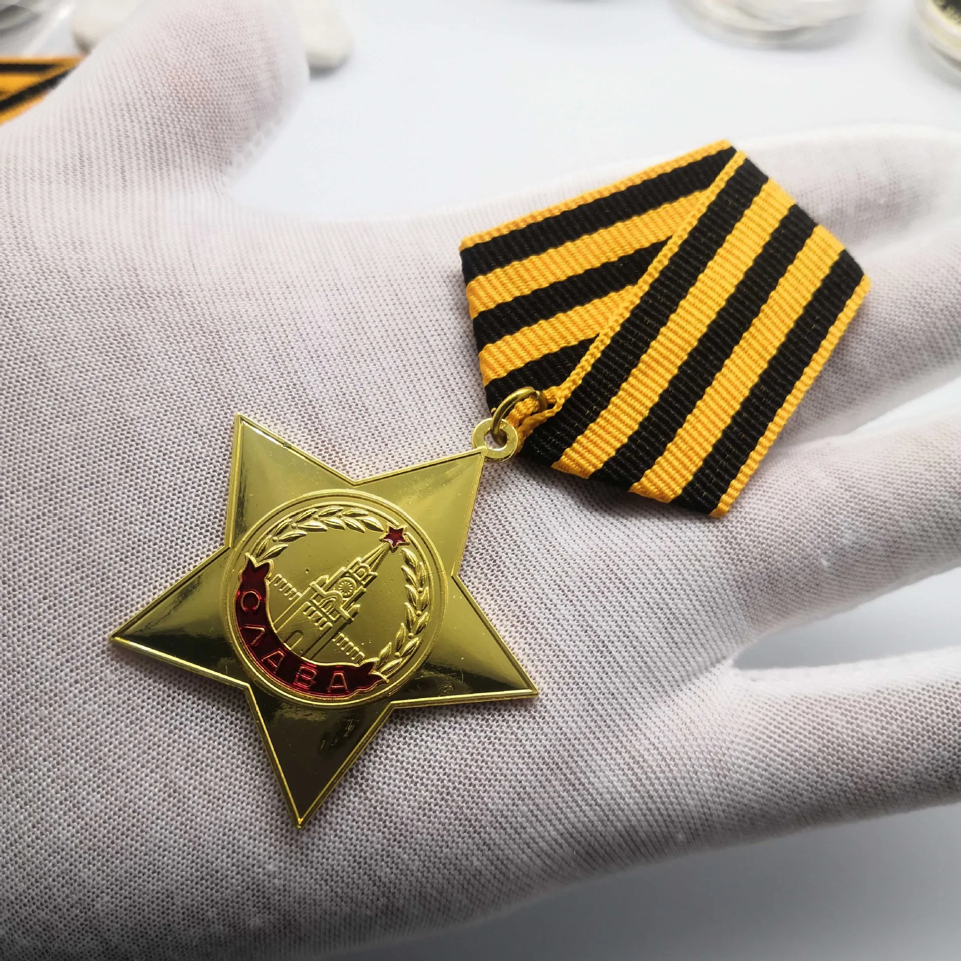 La Medaglia Sovietica Violino E L'Emblema Russo Simboleggia La Medaglia Cccp Della Vittoria Della Stella Rossa Della Marina Amy
