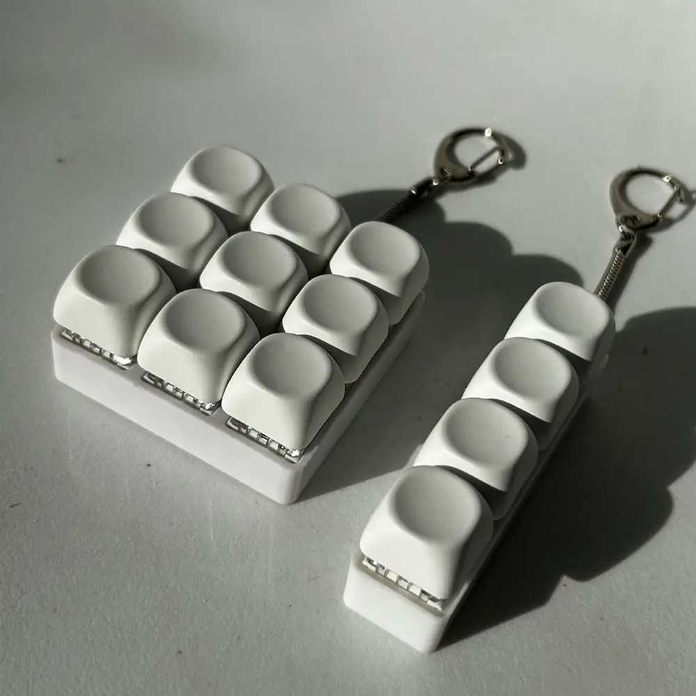 4/9Keys Keyboard Fidget Toy Relaxing DIY Finger Fidget Clicker Keychain Gentle Sound Portable Button Finger Clicker Toys Kids