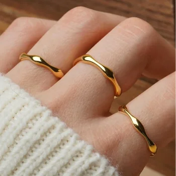 Anelli in acciaio inossidabile ondulato per donna Set di gioielli minimalista con onda irregolare impilabile in argento con fascia robusta color oro
