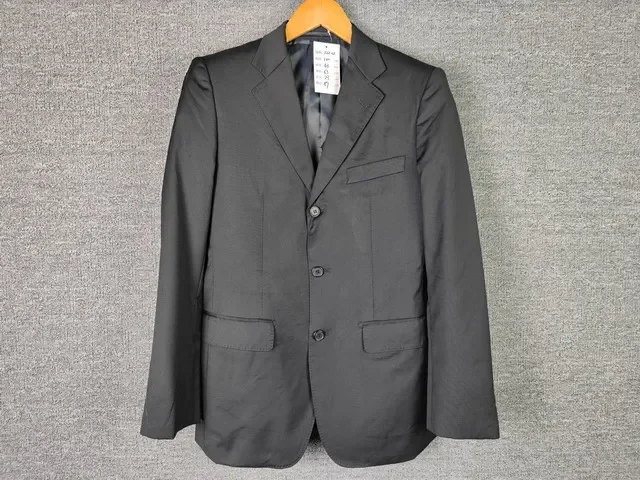 Step into elegance in our men's suit jacket. Exquisite craftsmanship, timeless design, make you stand out 6143