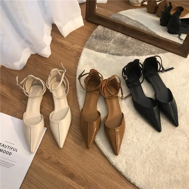 

2023 Women's Fashion Shoes Pointed Toe Shallow Hollow Buckle Low Heel Leather Shoes Women's Sandals