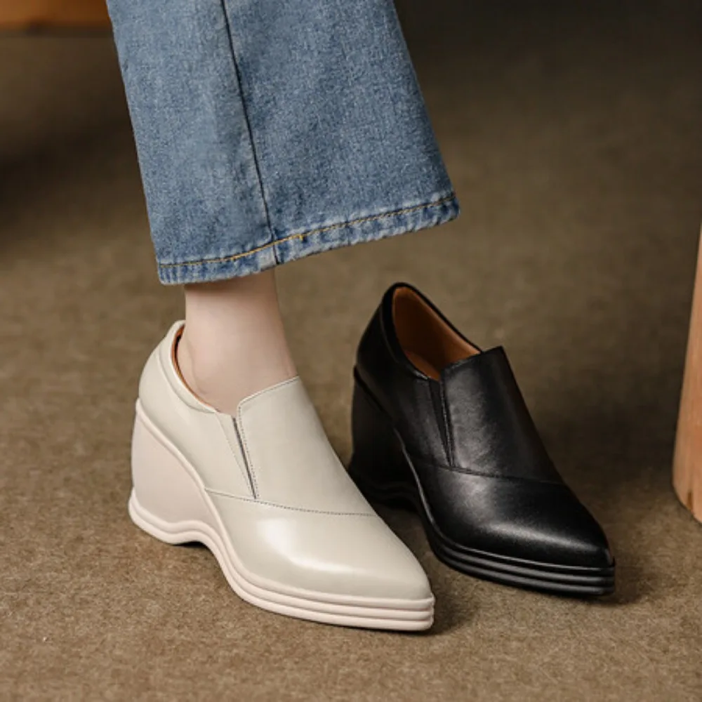 

Women's Love Shoes Made of Cowhide Very Elegant Pointed Toe There in Black and White Inside The First Layer of Pig Skin Comfort