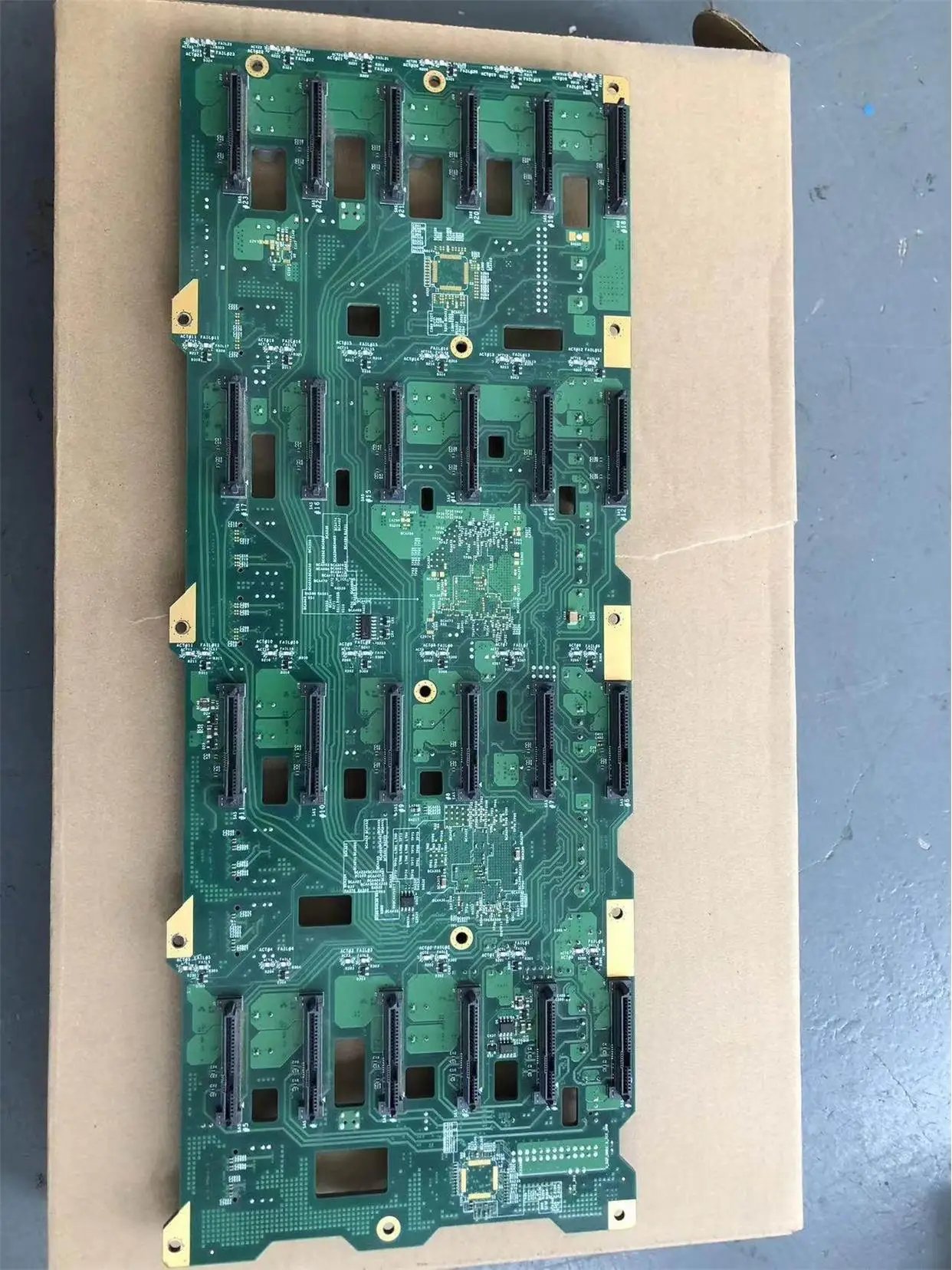 Backplane Supermicro BPN-SAS2-846EL1 Per 24x SAS/SATA 6Gbs, Per CSE-847, Aperto Mai Usato