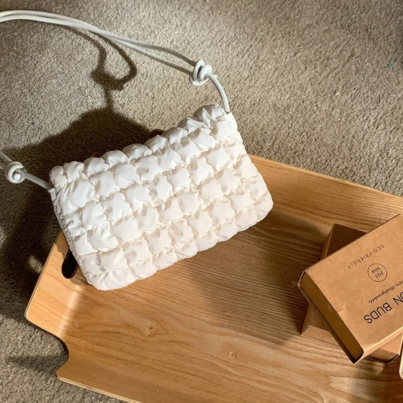 New Puff Single Shoulder Small Square Bag Fashionable Plaid Crossbody Bag Creative and Niche Design Flip Style Cloud