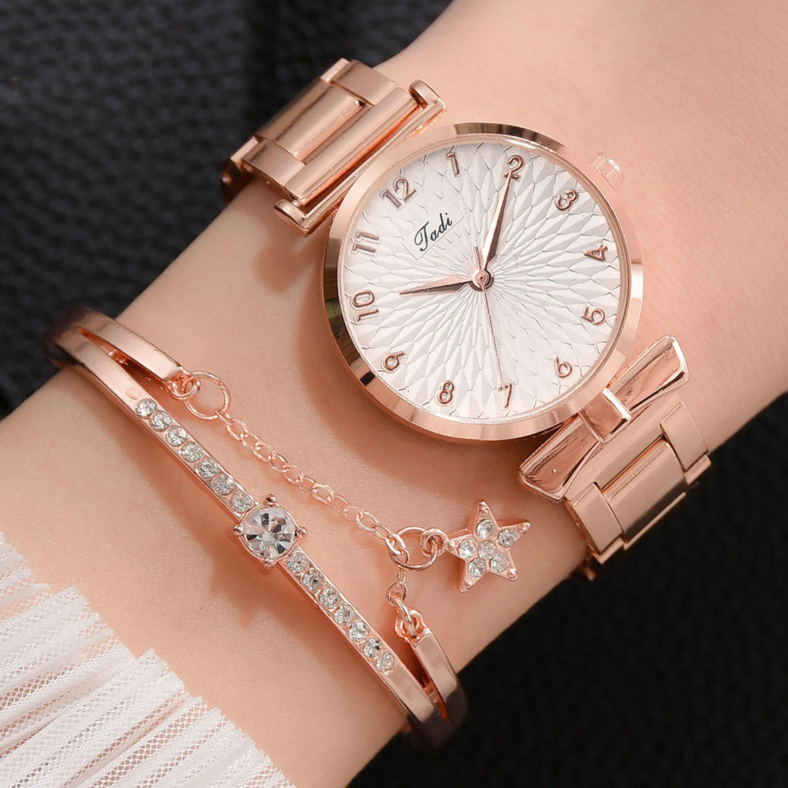 

Fashion Luxury Bracelet Watch Women'S Casual Style Alloy Quartz Watches Girl'S Birthday Present High Qualit Women'S Wristwatch