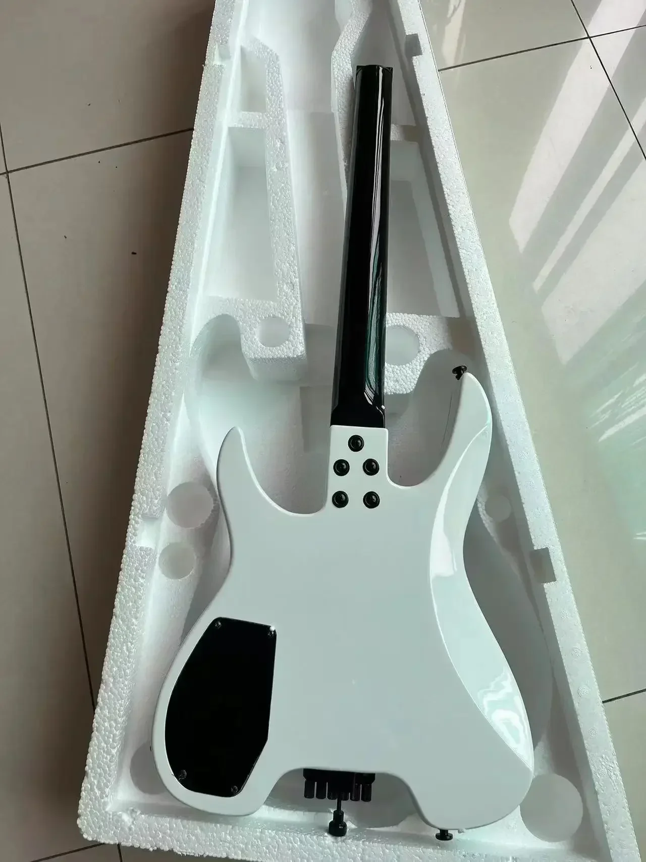 ST-E-INBERGER White Headless Guitar, Quality Assurance