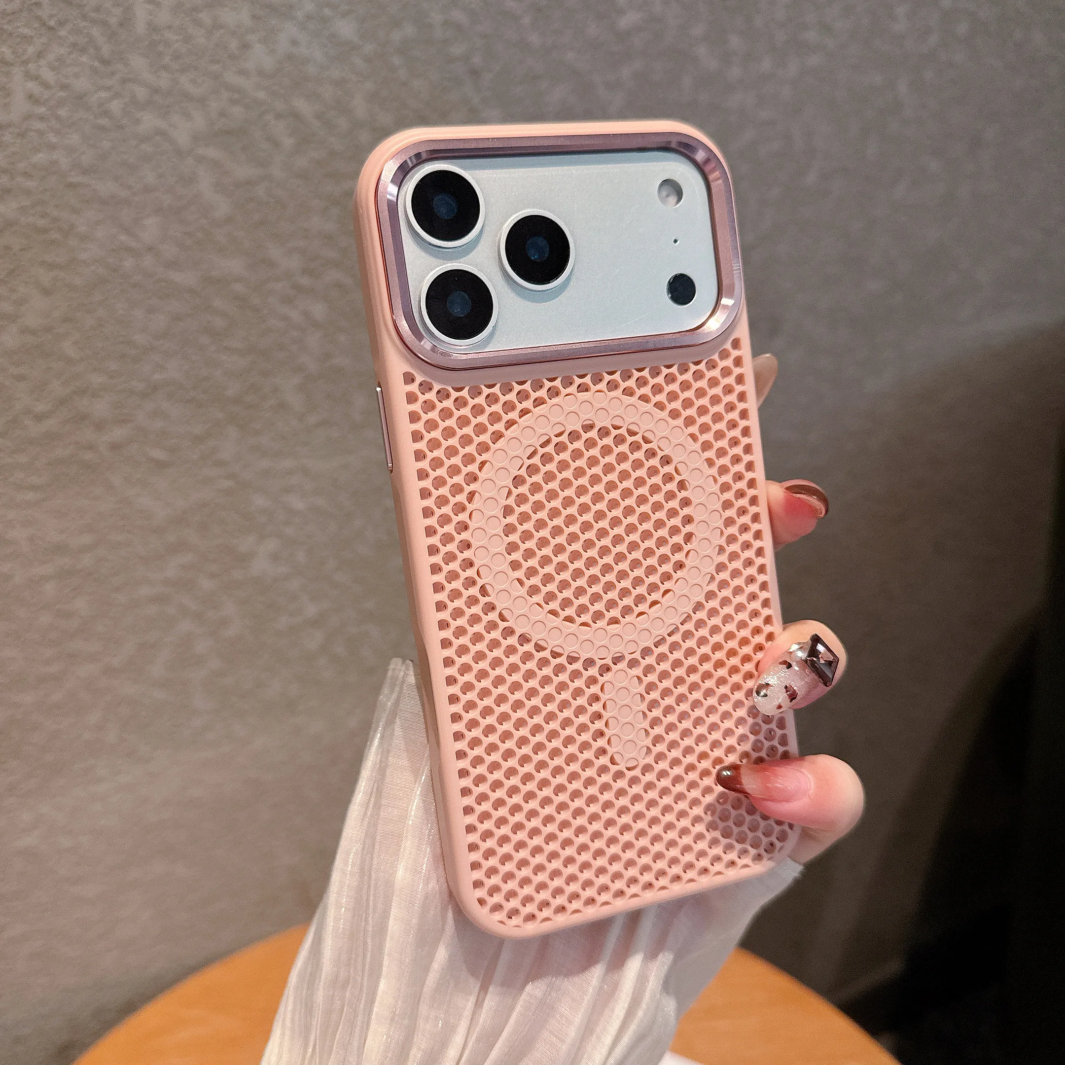 Honeycomb Mesh Cooling Case with Alloy Lens and Wireless Charging Compatibility