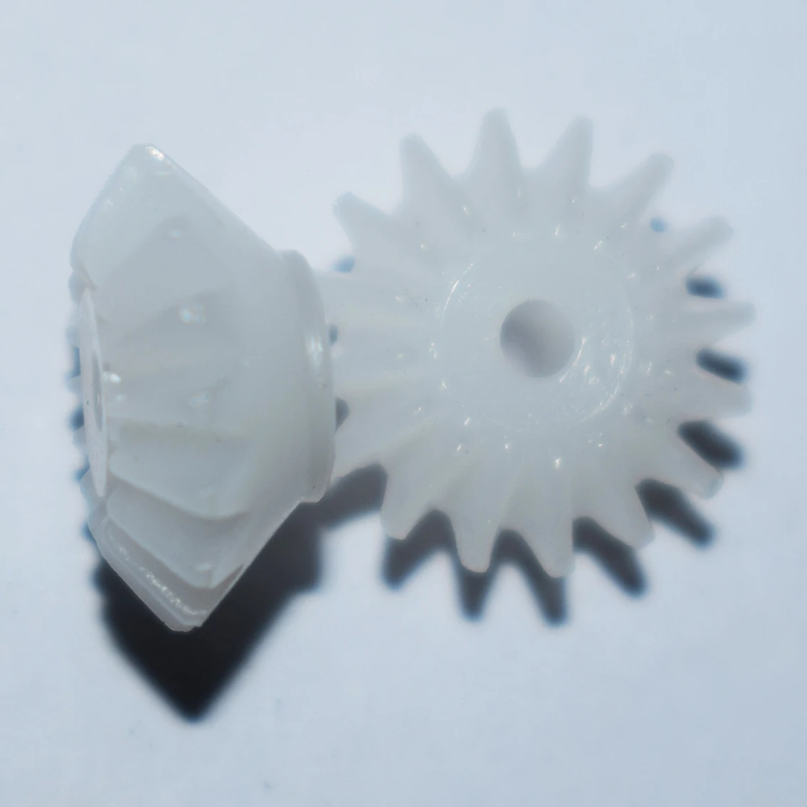 S162A 0.5M 16 Teeth 1.9mm Aperture 11.4mm Diameter Plastic Bevel Gear DIY Toy Parts Accessories transmission gear
