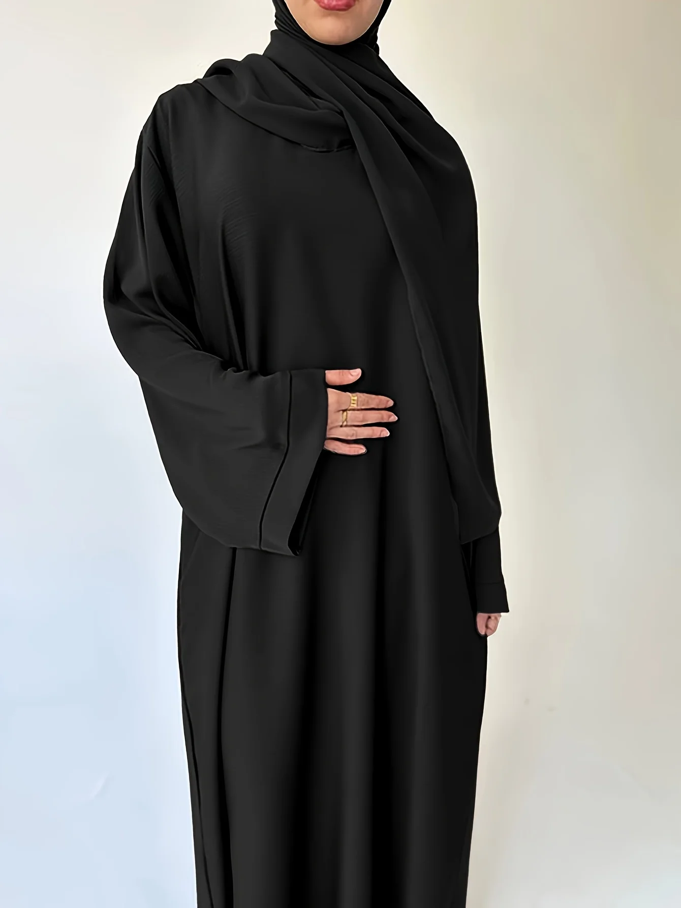 ردية نسائية مغلقة غير رسمية ، بلون واحد ، إذن من ا...