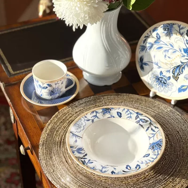 20-Piece Ceramic Classic Oriental Blue Element Coffee Floral Tableware Set Suitable for Family Use and Dinner