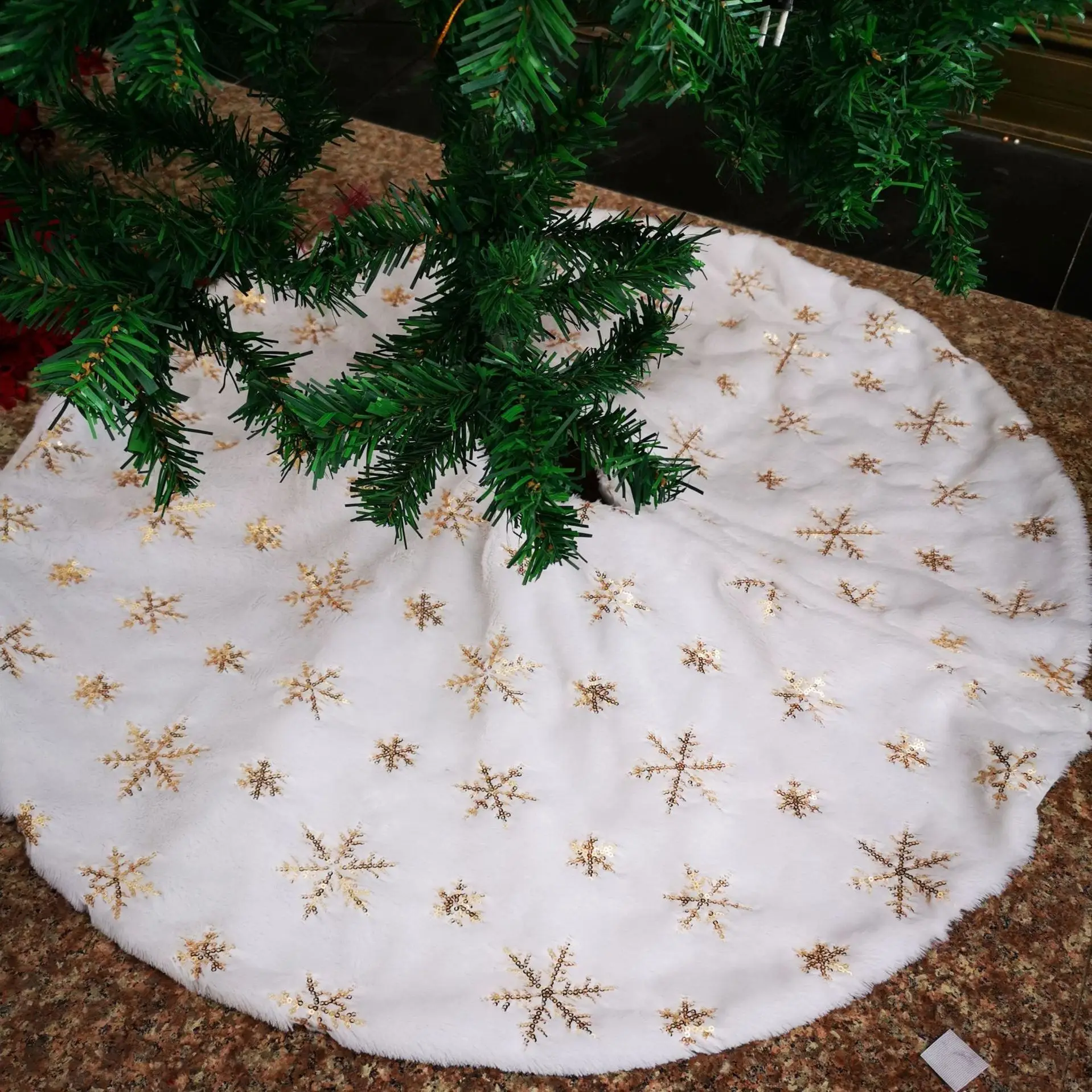 Christmas Tree Skirt Faux Fur Carpet Golden Snowflake White Plush Mat For Home