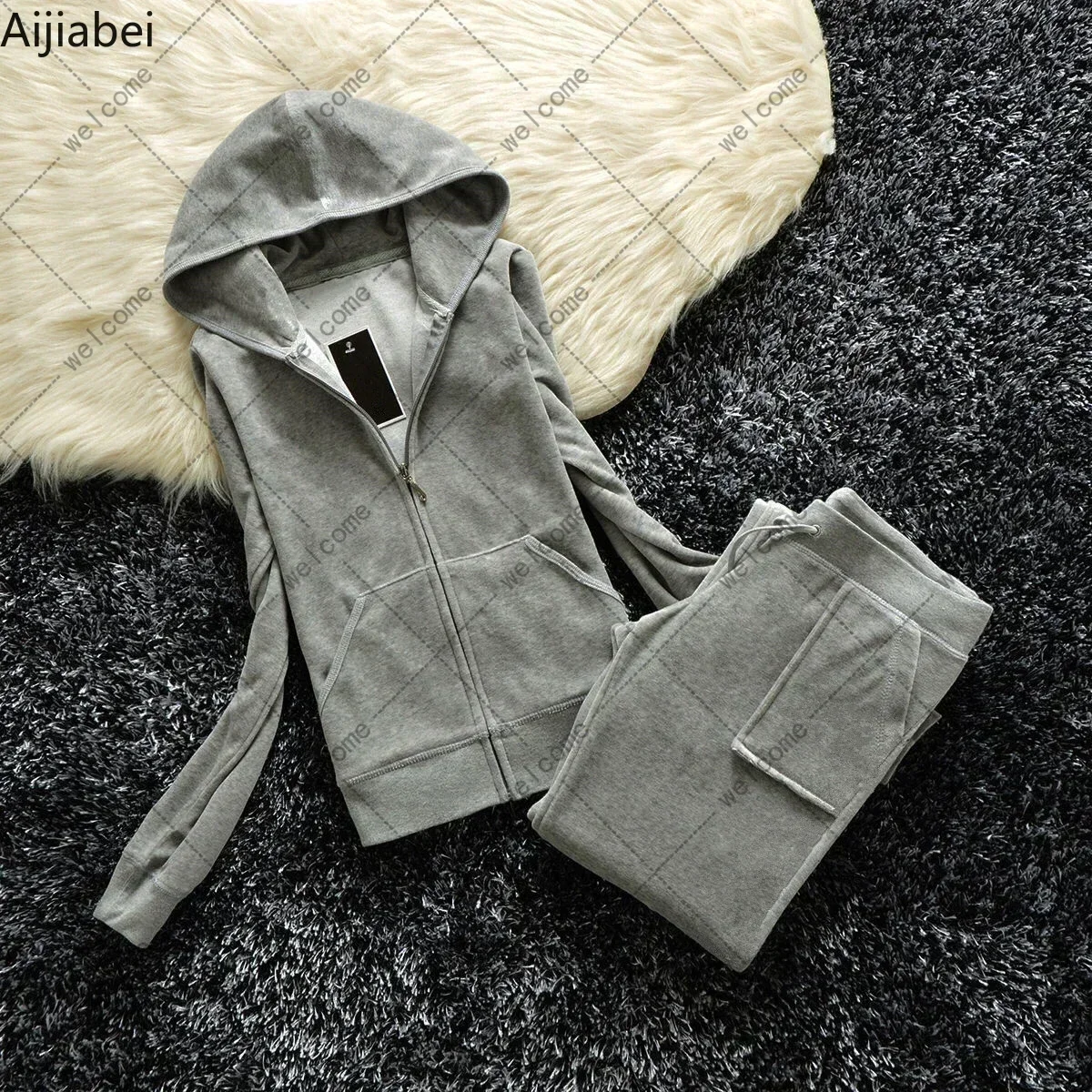 Y2K Velvet Tracksuit Two Piece Women's Tracksuit Hoodies Set With Pocket and Diamond Velour Tracksuit 5