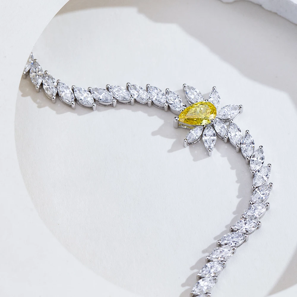 Lab grown diamond bracelet with pear centre stone and marquise accents, 18K gold – Vexaro