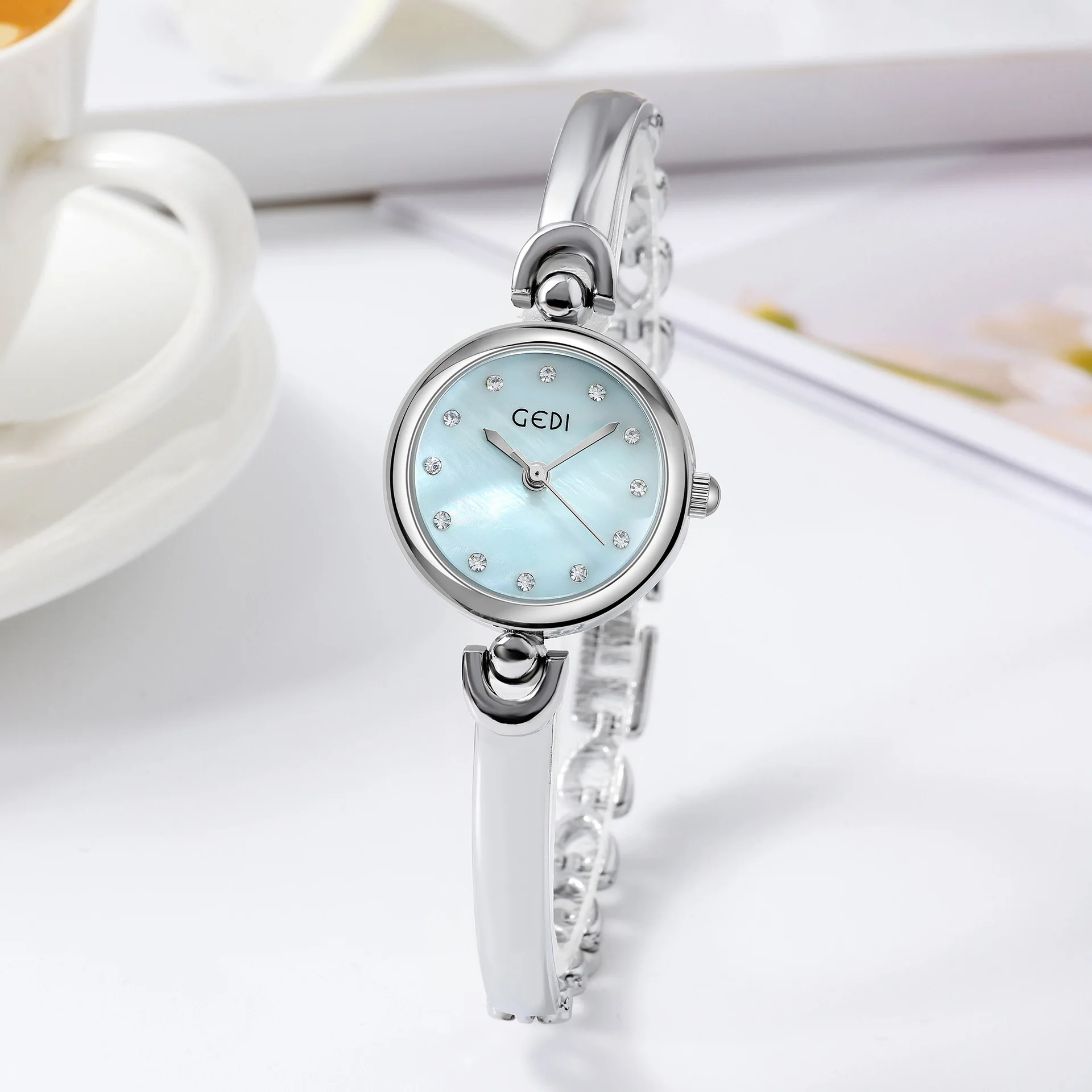Women Watches UTHAI W34 Bracelet Watch Light Luxury Simple Exquisite Round Dial Waterproof Clock Lady Fashion Korean Quartz
