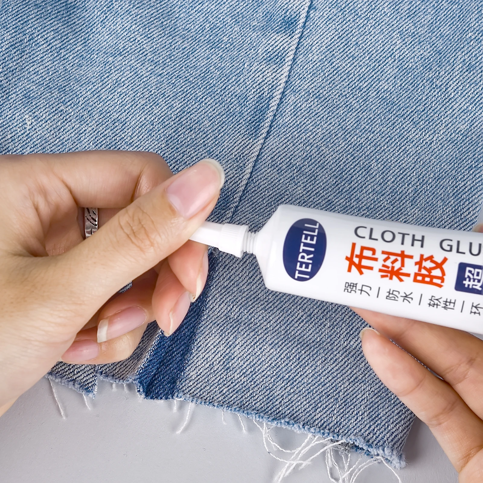 กาวผ้า กาวติดผ้าแห้งเร็ว กาวติดผ้าอเนกประสงค์ กาวตะเข็บซ่อมกันน้ําสําหรับสิ่งทอเสื้อผ้า 1