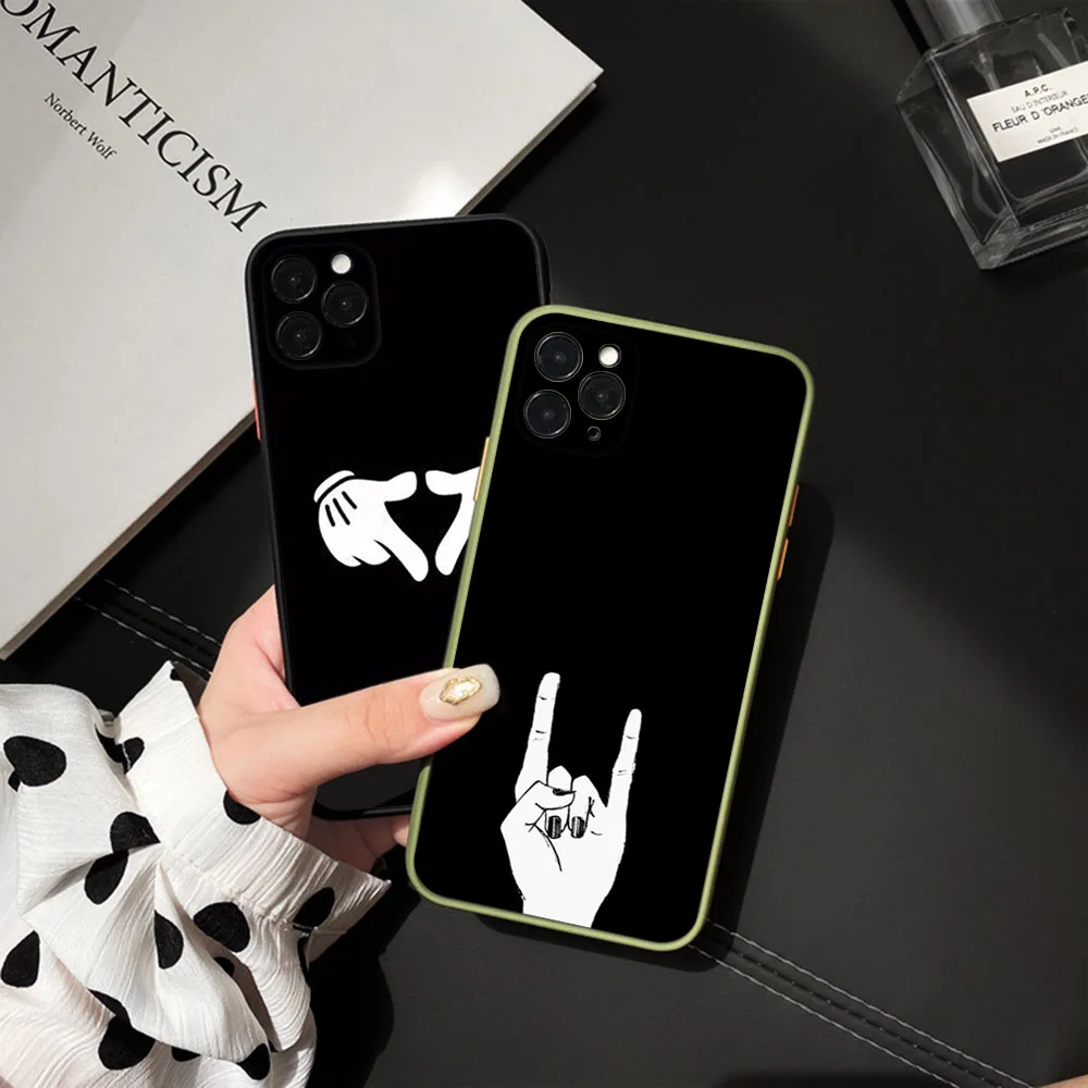 Per Iphone 15 8 7 14 Plus 13 12 11 Mini Pro Se Xs Max X Xr 6S Cartoon Girl Hand Gesture Custodia Per Telefono Nera Traslucida Smerigliata