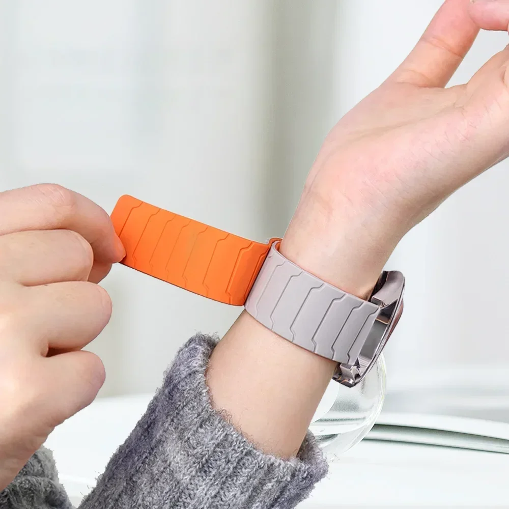 Magnetic Silicone Loop Strap - Versatile 22mm/20mm Band