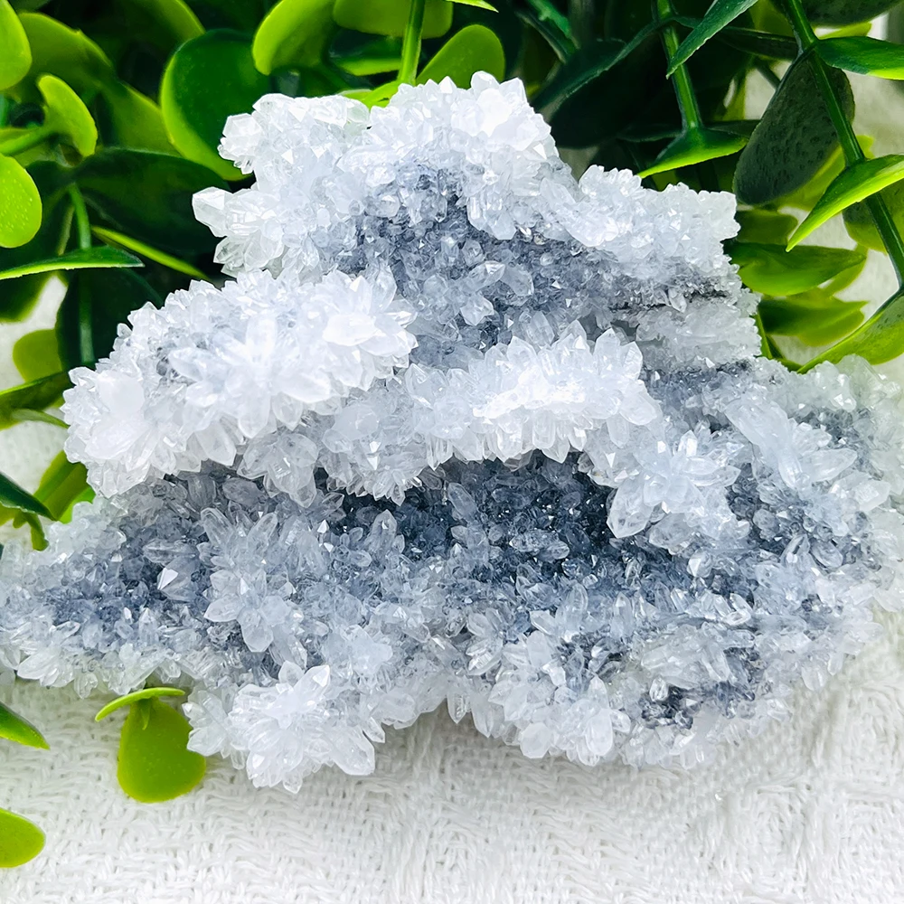 thumbnail image 1 of 1 racimo de apofilita de cristal azul claro natural, piedra preciosa energética, artesanía divina de la naturaleza, decoración del hogar de Reiki, 1 of 4