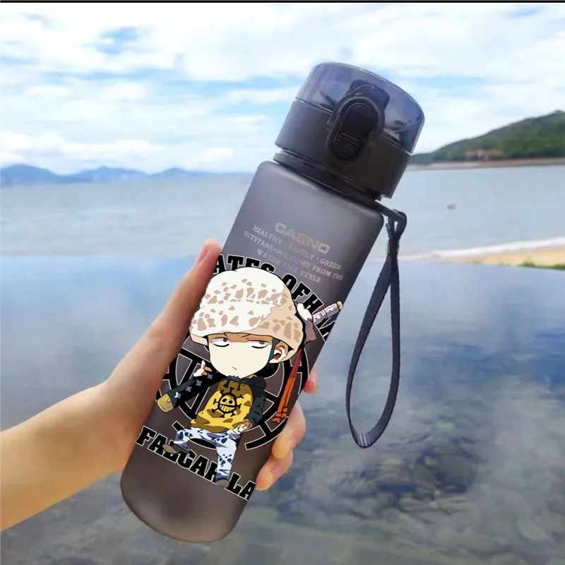 thumbnail image 1 of Botella de agua deportiva de plástico de gran capacidad con tapa de resorte de One Piece Law Monkey D Luffy Tony Tony Chopper Ace, 560 ml, 1 of 5