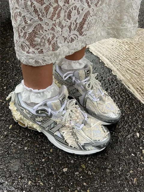 Saia Flare Branca Perspectiva Sexy: O Estilo Perfeito para o Verão 6 Saia Flare Branca Perspective