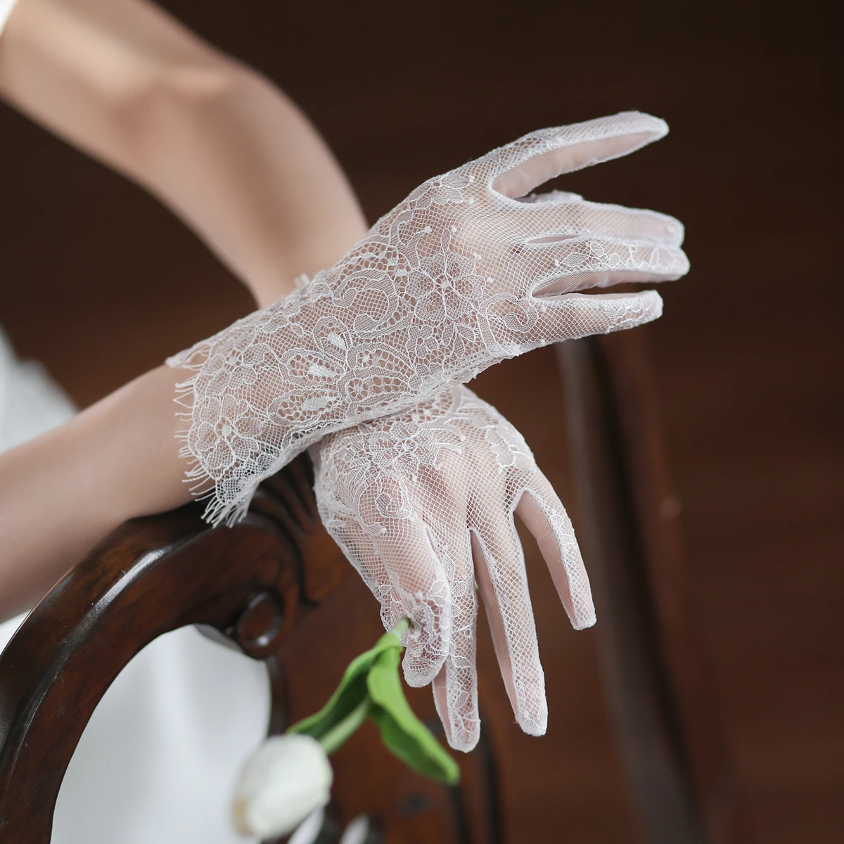 WG062 Wedding Bridal Short White Handmade Gloves Eyelash Lace Wrist Bridesmaid Gloves Women Pageant Prom Perform Handschuh lace gloves wedding dress gloves