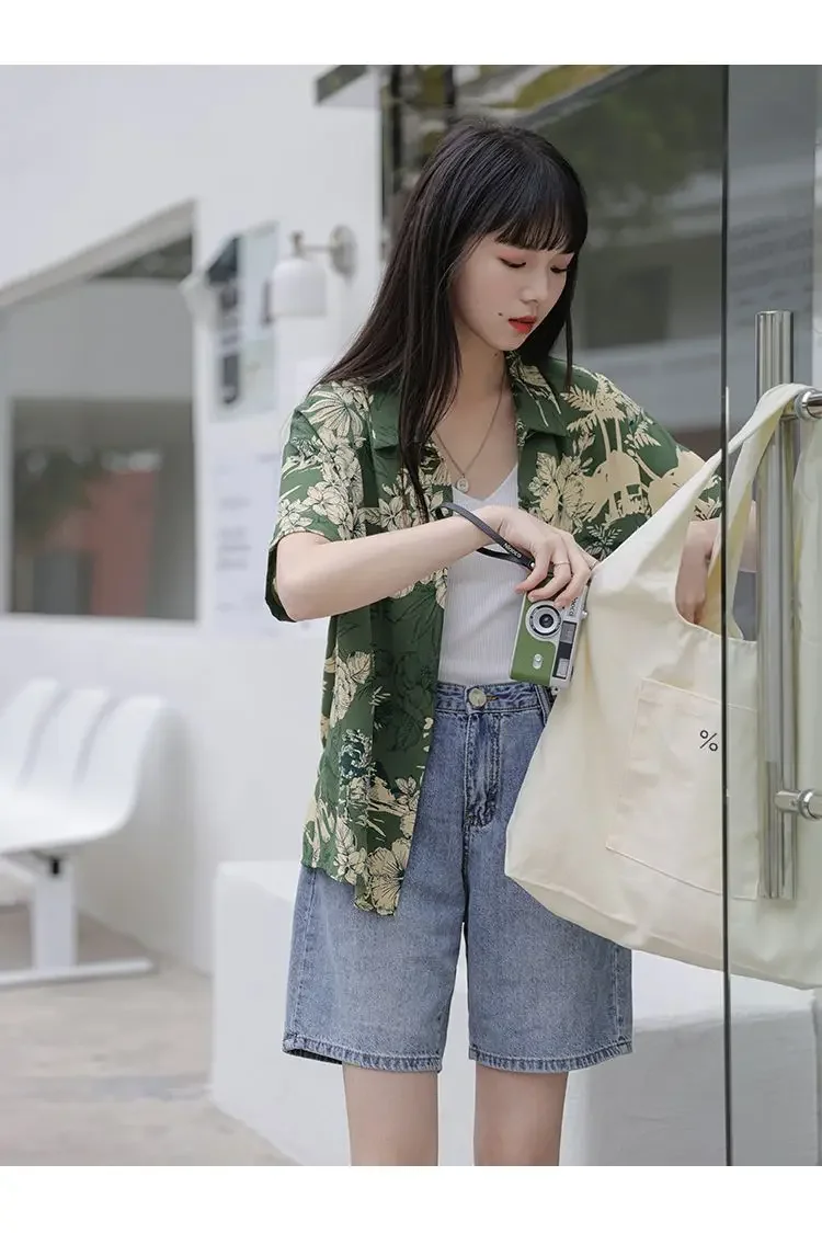 2023 Hawaiianisches grünes Retro-Blumenhemd für Damen mit frischem Design, Nische und einzigartigem Hongkong-Geschmack – Detail 2
