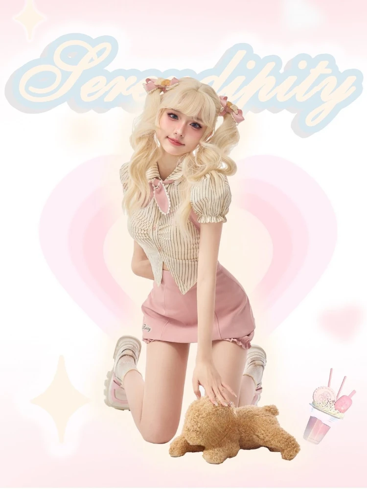 

Женский костюм-двойка с юбкой и розовыми лямками, в стиле «лолита»