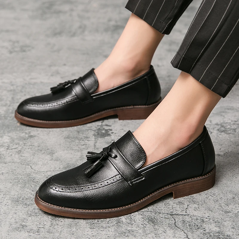 Men dress shoes Autumn Design Brand Classic Tassel Brogue slip on loafers Oxfords Hand stitch big size 38-47 flat leather shoes