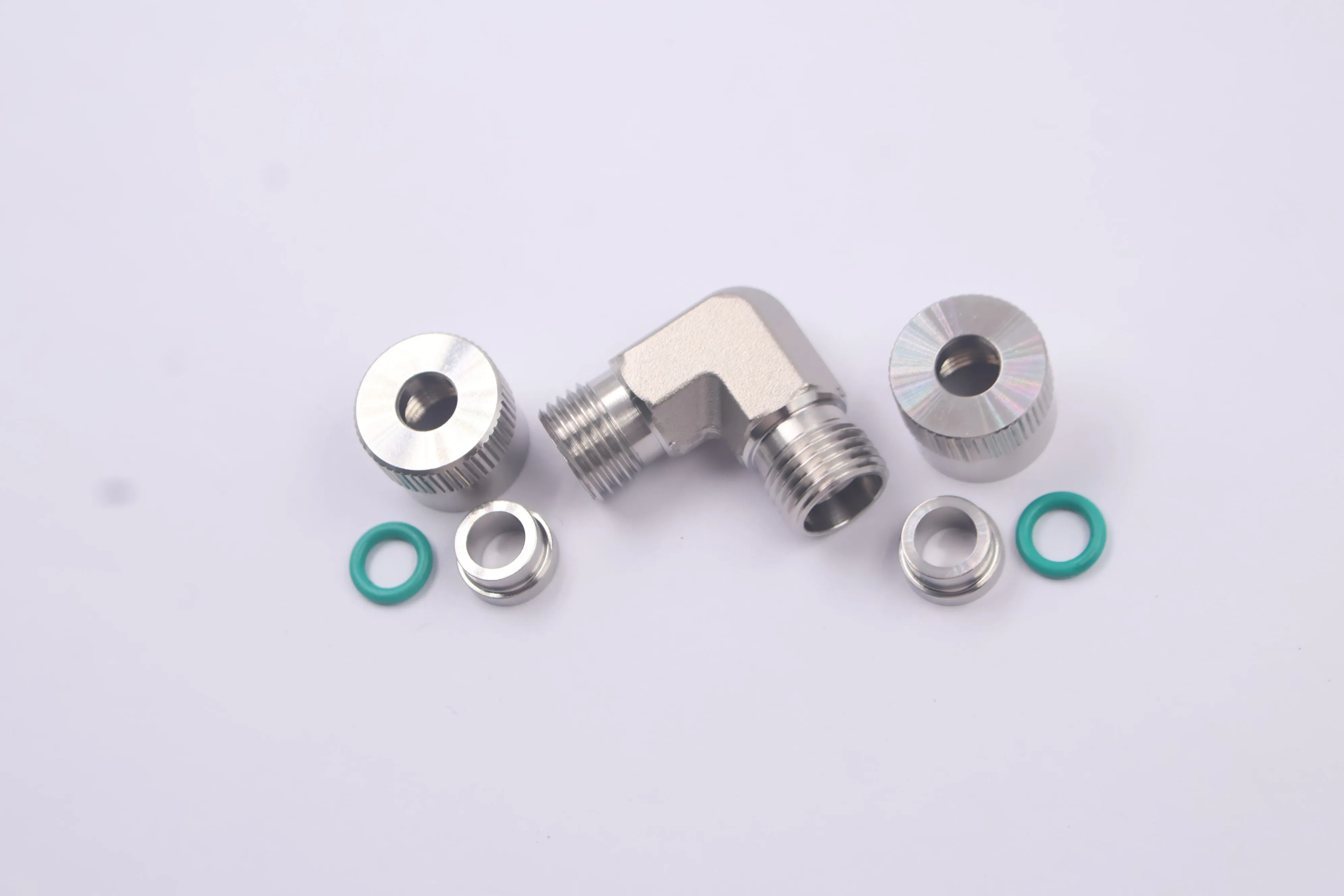 SS-4-UT-9, Stainless Steel Ultra-Torr Vacuum Fitting, Union Elbow, 1/4 in. Tube OD, Can Combination with Swagelok