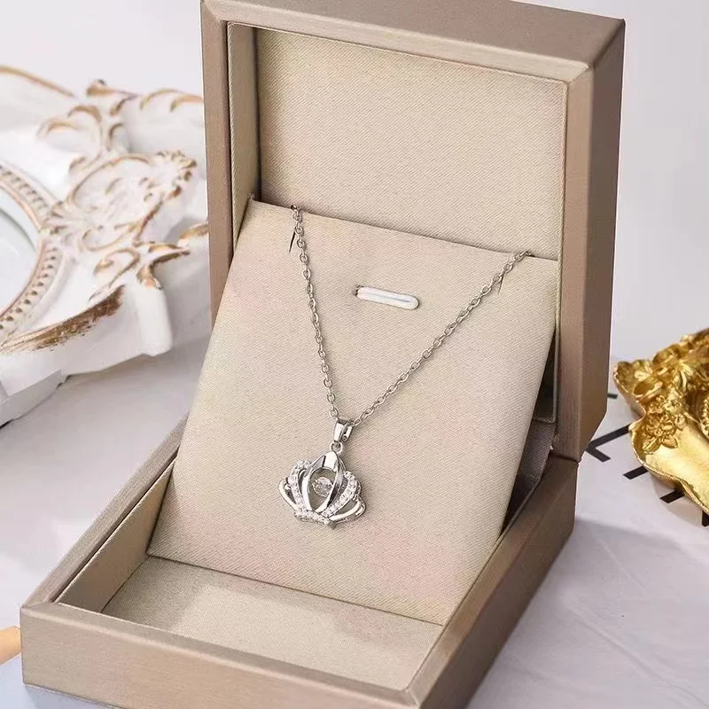 

Electroplated 14k gold titanium steel dynamic crown necklace pendant, unique Instagram fashion versatile girl jewelry gift
