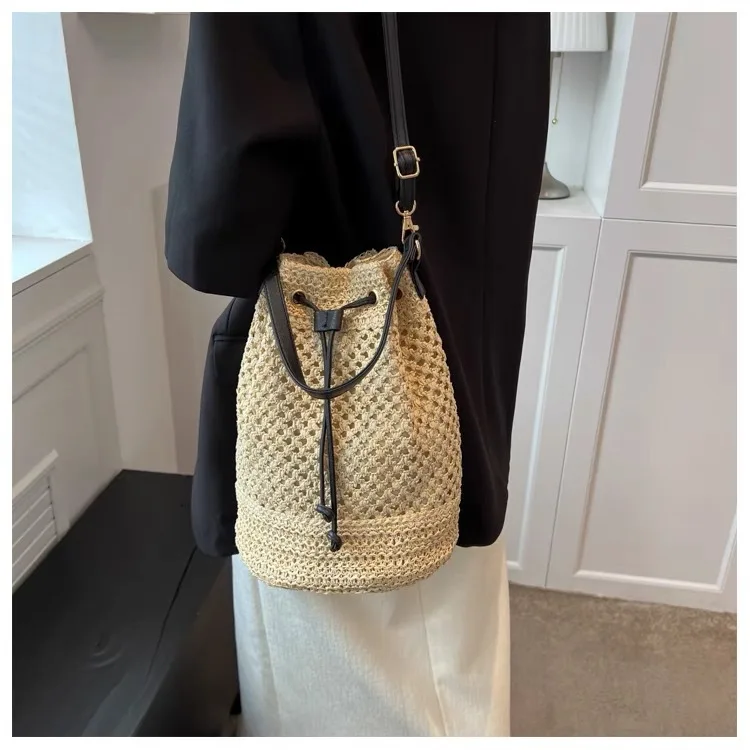 thumbnail image 1 of Bolso de playa tejido de paja de verano 2024, bolso de mano de ratán para mujer, bolso de mano con asa para mujer, bolso de mano tipo cubo para mujer, bolsos de viaje tejidos, 1 of 4