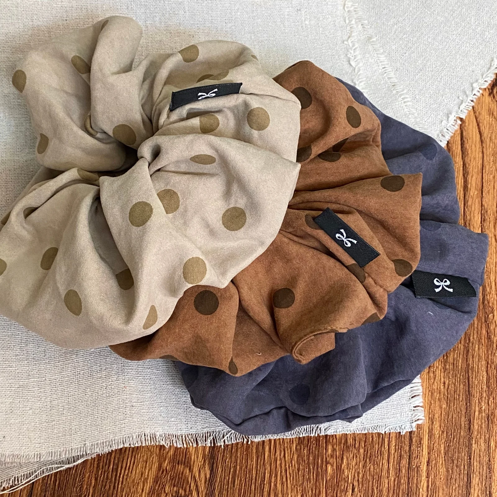 1PC Scrunchies Women's Polka Dot Hair Accessories Soft Elastic Hair Ties For Daily, Party, Gift, Trendy Styles