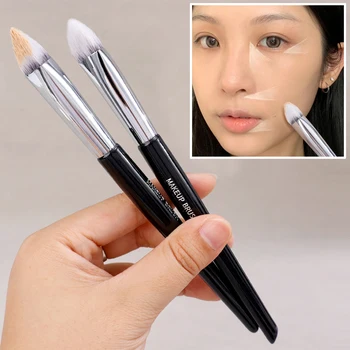 Pennelli per trucco professionali a cono triangolare Copri cerchi scuri Pennello per correttore per fondotinta Pennello cosmetico per dettagli viso Strumenti di bellezza