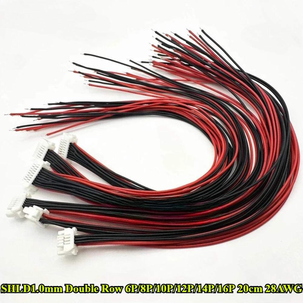 Lot de 10 connecteurs RJ45 mâle 8P8C pour câble Ethernet, embouts dorés sur fond blanc.