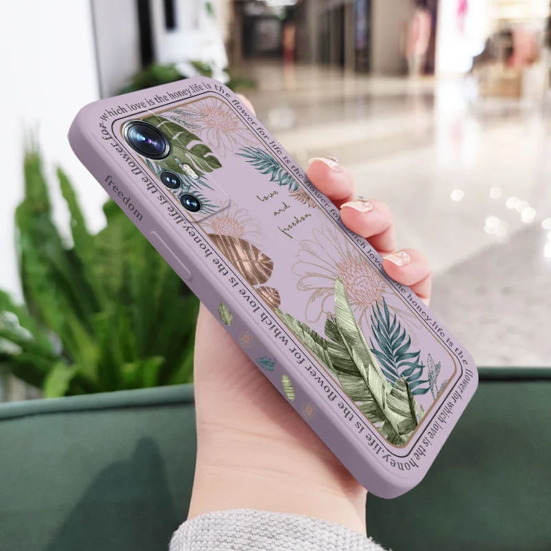 Tropical Style Phone Case with Vibrant Design