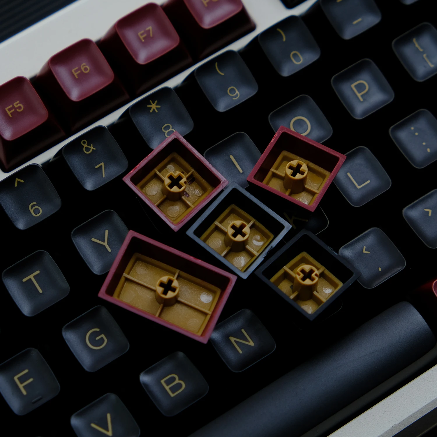 GMK, Vermelho, Preto, Vermelho, 142 Chaves, Teclado