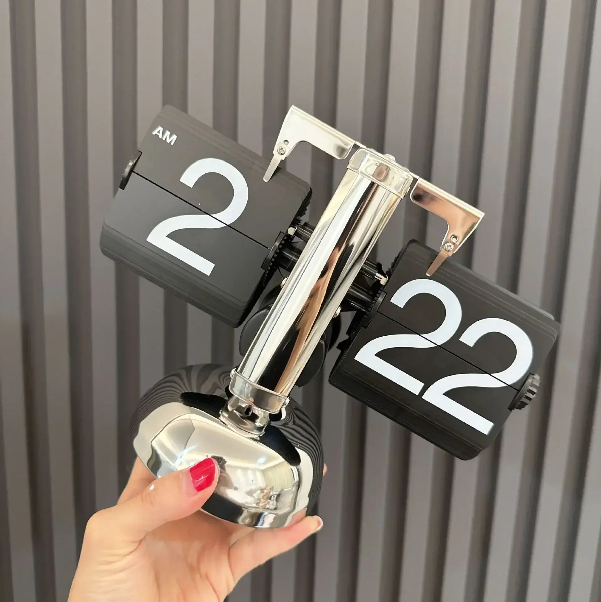 Flipping clock retro desk clock flip clock vintage desk clocks retro flip down battery powered internal gear operated simple home & office d&eacute;cor