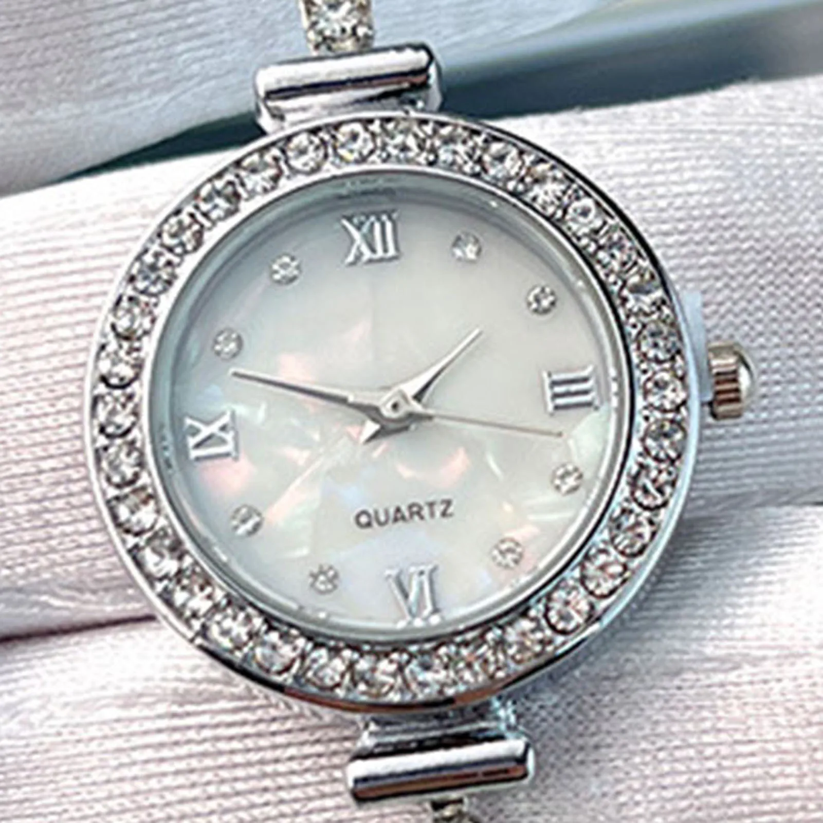 Women's Rhinestone Setting Watches Easy Read Round Rhinestone Quartz Wrist Watch for Outside Office Business Meeting 4