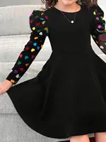 Robe élégante en tricot pour filles, style à manches longues, col rond et volants, imprimé coloré en forme de cœur, style populaire 3
