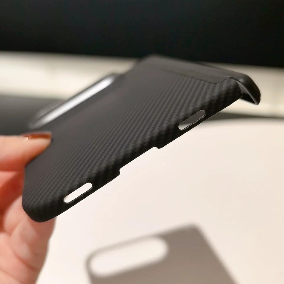 Ultra-Thin Carbon Fiber Texture Magnetic Case