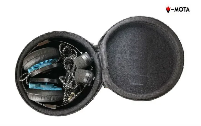 How to Store Headphones in Laptop Sleeve: Easy & Safe Tips