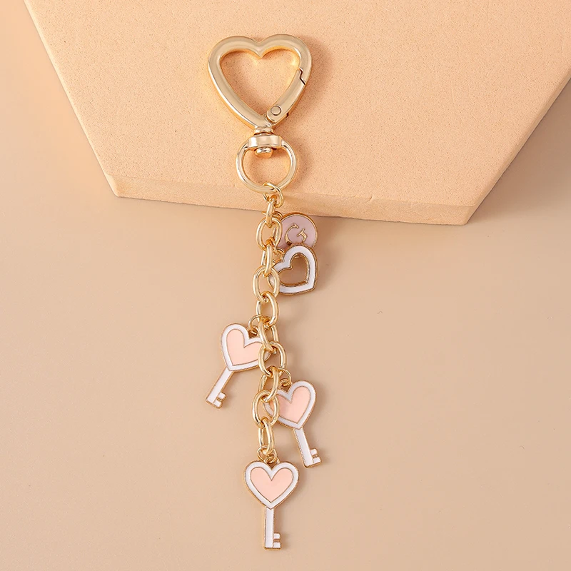 Niedlicher Schlüsselanhänger in Herzform, ein ideales Geschenk für Frauen und Männer, als Souvenir, für Autoschlüssel oder Handtaschen, zum Selbergestalten von Schmuck und als Accessoire.