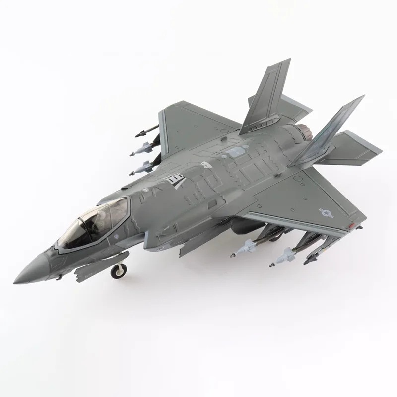 

Модель самолета из сплава и пластика, масштаб 1:72