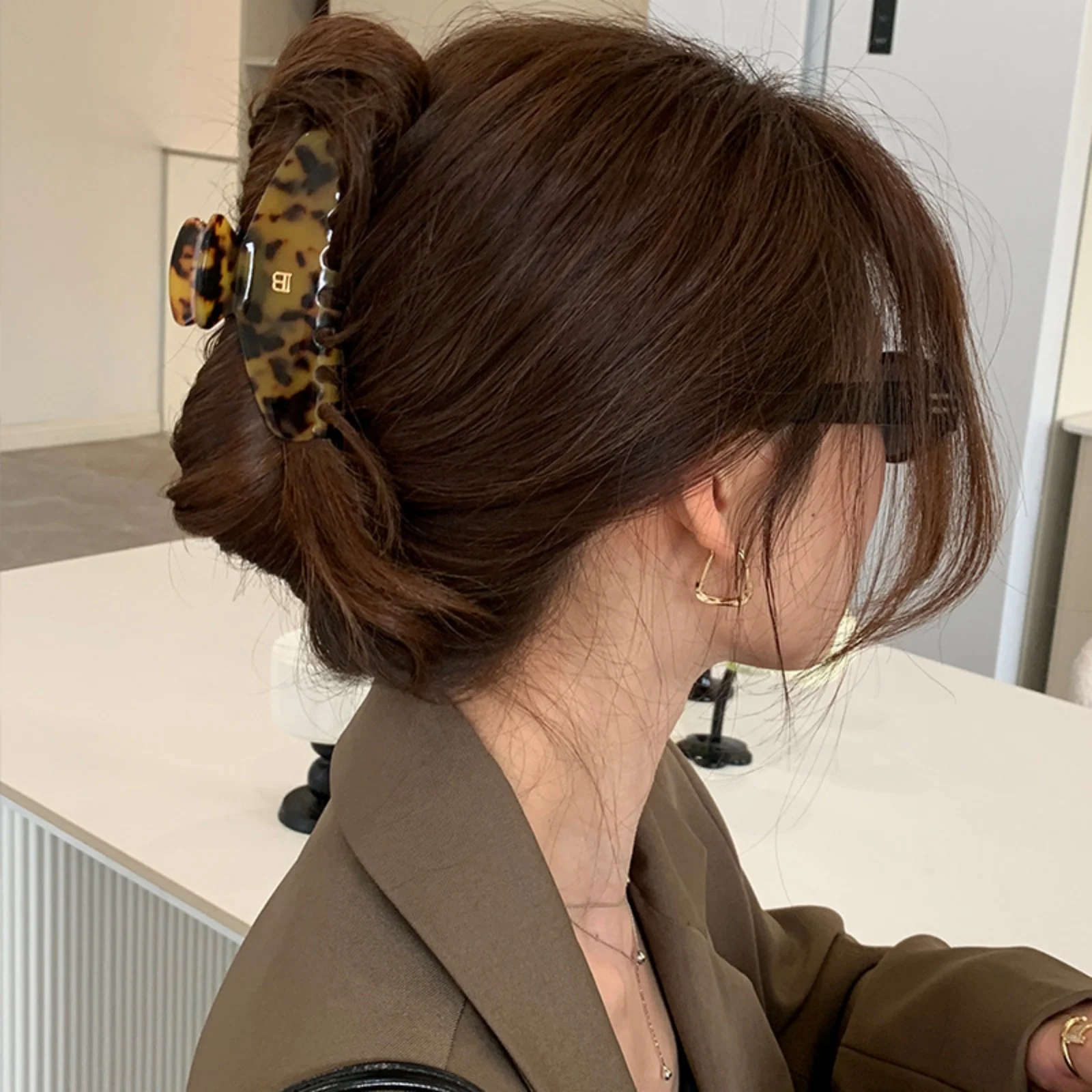 1PC　2025 Letter Hairclaws 9CM Shark Clip High Ponytail Hair Grab Clip Headwear Women's Fashion Barrettes Hair Accessories New